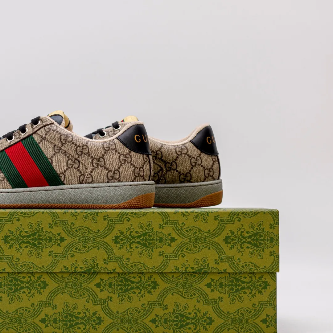 Ex-factory price 620 [Higher version] GUCCI casual sports distressed small dirty shoes, polished cowhide fabric, hand-made distressed effect!  Original terry cloth, delicate, soft, comfortable and breathable. Privately molded steel-stamped two-color original TPU outsole (lower layer is wider, upper layer is narrower) to differentiate the wrong version of the outsole in the market. Fabric, material, outsole, detail comparison SIZE: 34-41, 38-45 regular size (women's 34, 41, men's 38, 45 customized, non-returnable and non-exchangeable) (women's colors and men's models need to be customized)